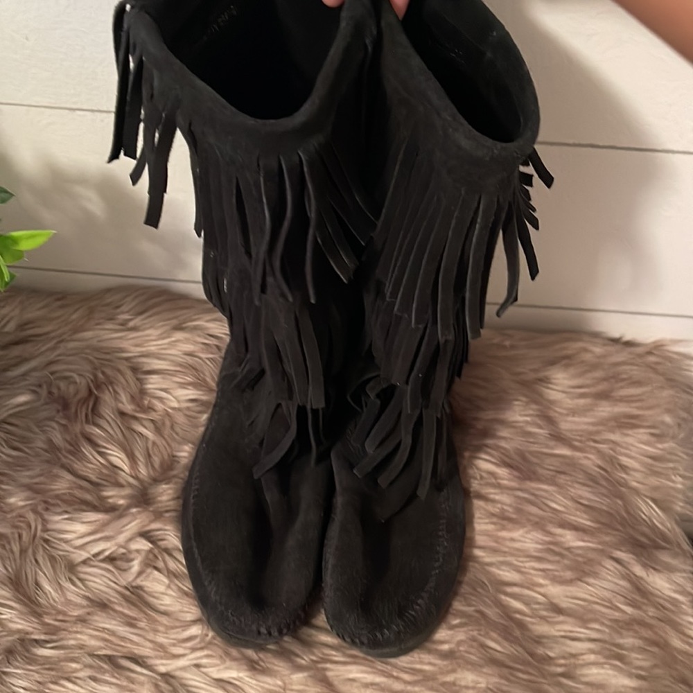 Minnetonka 3 Layer Fringe Boot Black Suede Size 10 - image 2